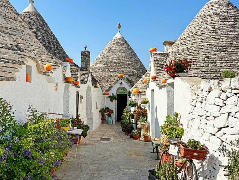 Alberobello, tra i Trulli della Valle d’Itria